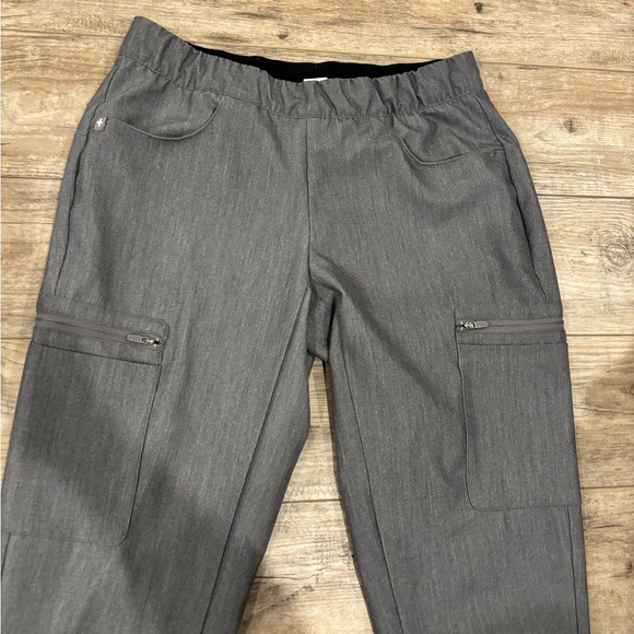FIGS Grey Technical Collection Scrub Jogger Pants Size Small - Picture 7 of 14